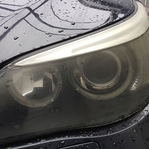 Utleniony klosz lampy przed polerowaniem