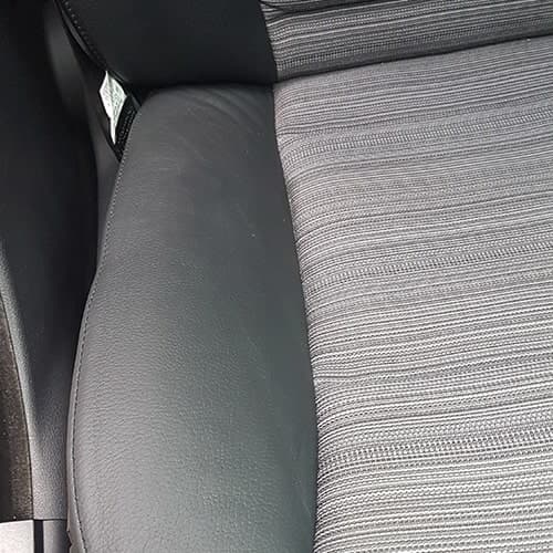 Czarny skórzany fotel po miejscowej renowacji Cleanpark Szczecin